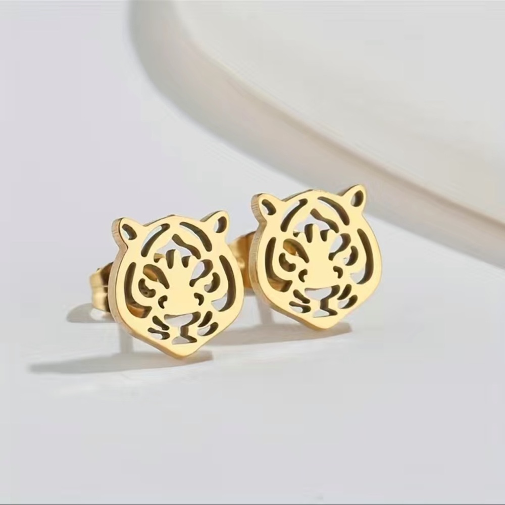 1 Pair of Cute and Stylish TIGER HEAD Earrings NEW